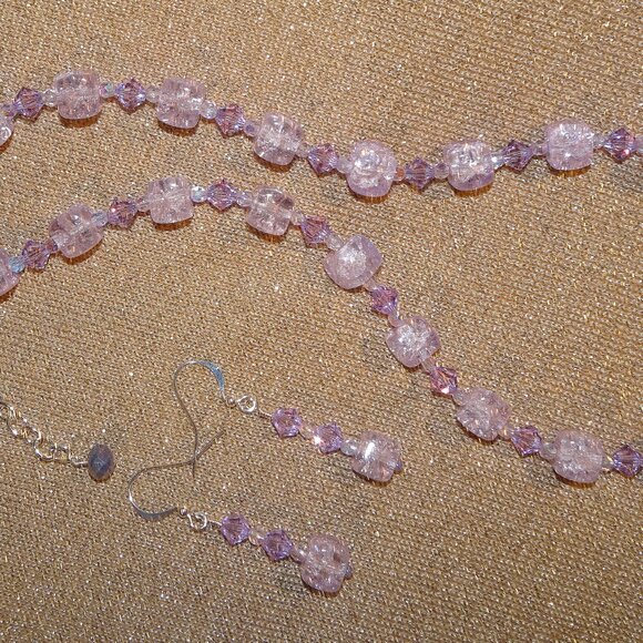 Hand-crafted artisanal necklace/earring set in lavender cubes and Czech crystals - Picture 5 of 11